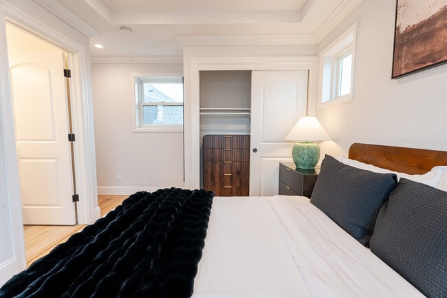 Building Photo - 2732 Fair Oaks Ave