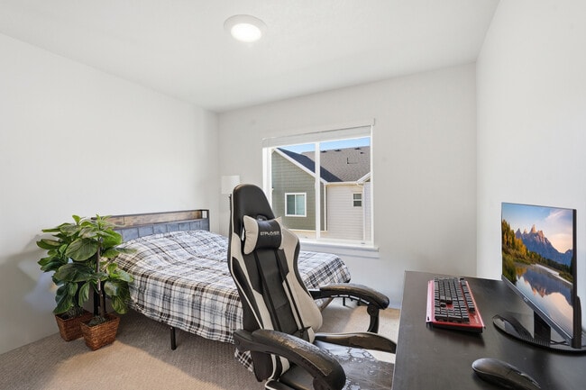 Building Photo - 613 W 550 N