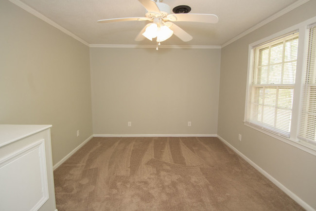 Building Photo - Spacious home in Pine Valley community!