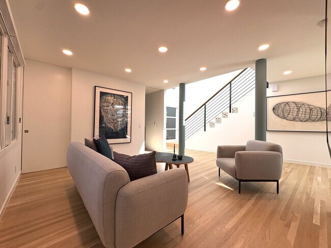 Building Photo - Modern Home availalble for lease in Menlo ...