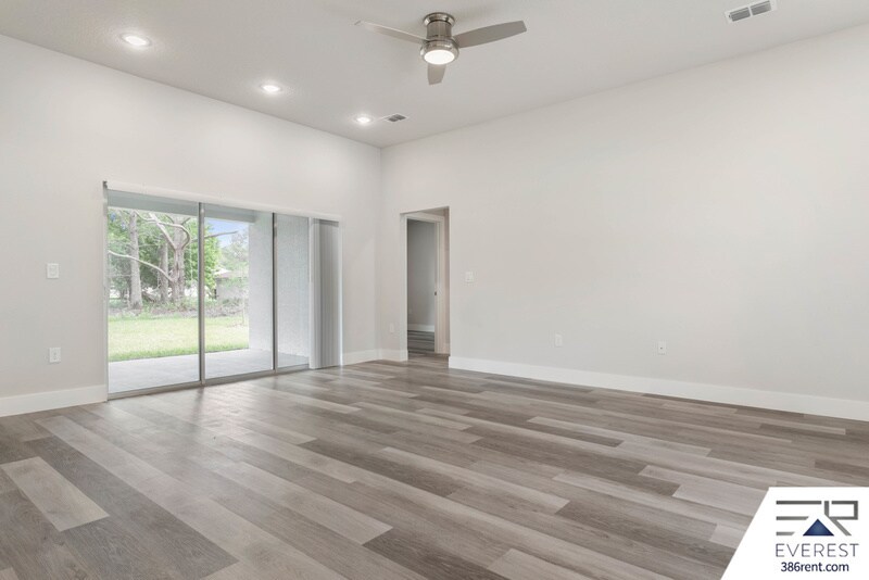 Building Photo - 17 Praver Ln