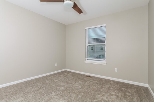 Building Photo - 2057 N Sarah Dr