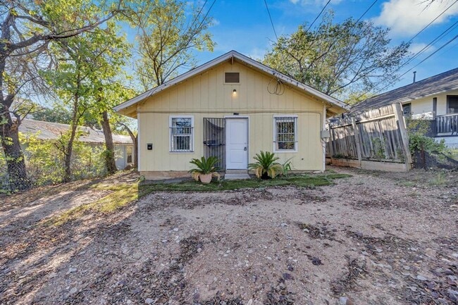 Building Photo - 1144 Northwestern Ave