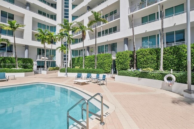 Building Photo - 350 NE 24th St