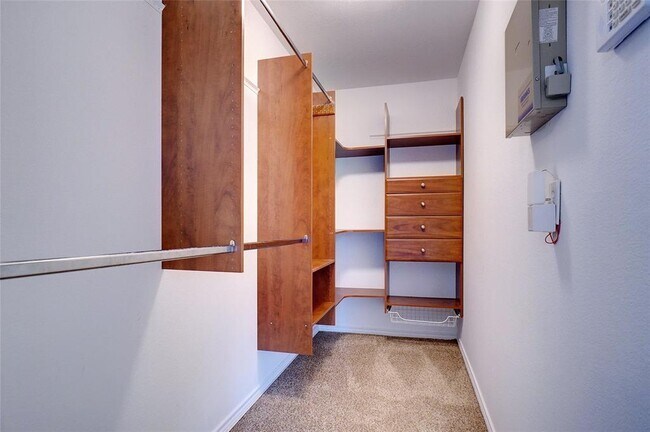 Building Photo - 160 Angus Dr