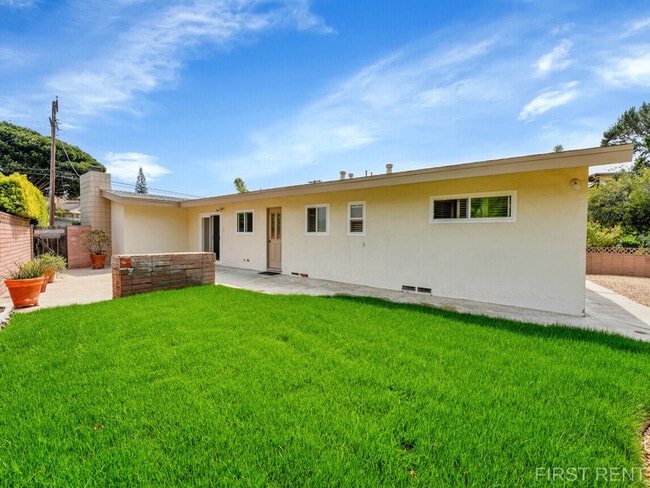 Building Photo - 5250 Vickie Dr