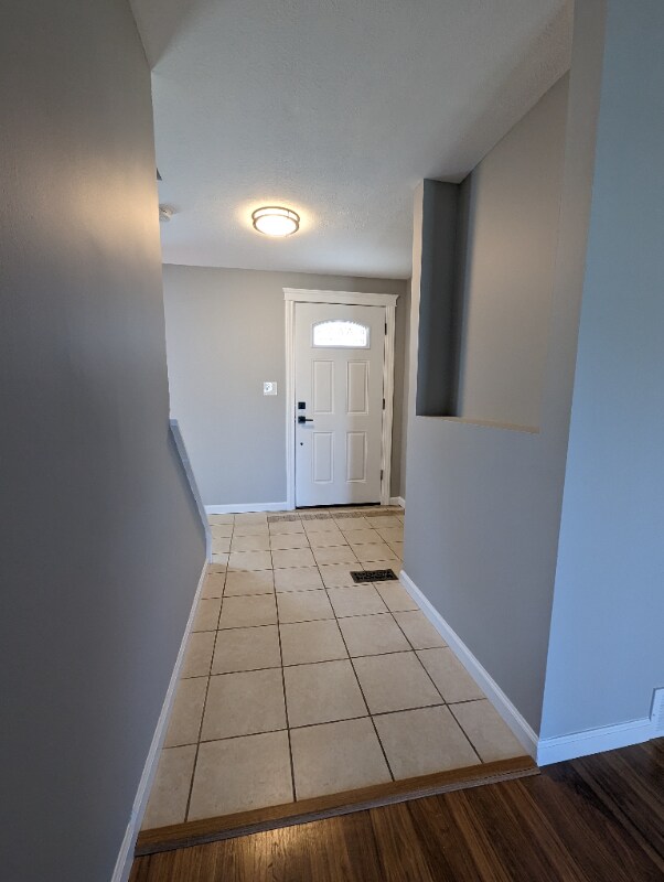 Building Photo - 10106 Ridgewood Dr