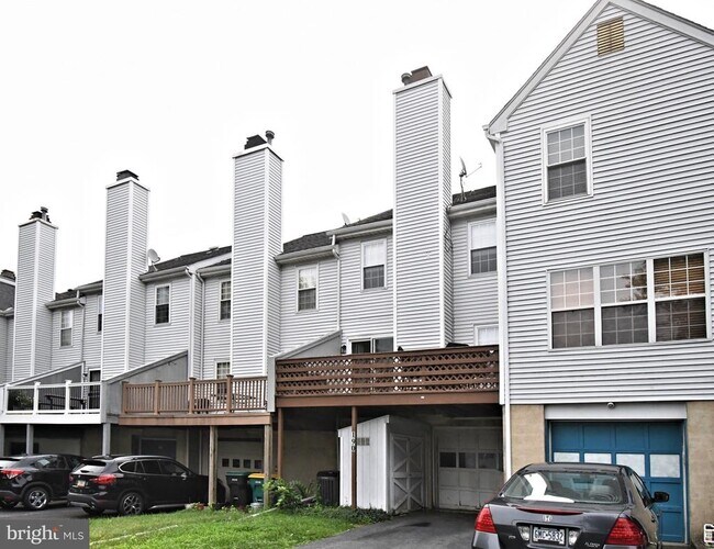 Building Photo - 190 Barry Ave