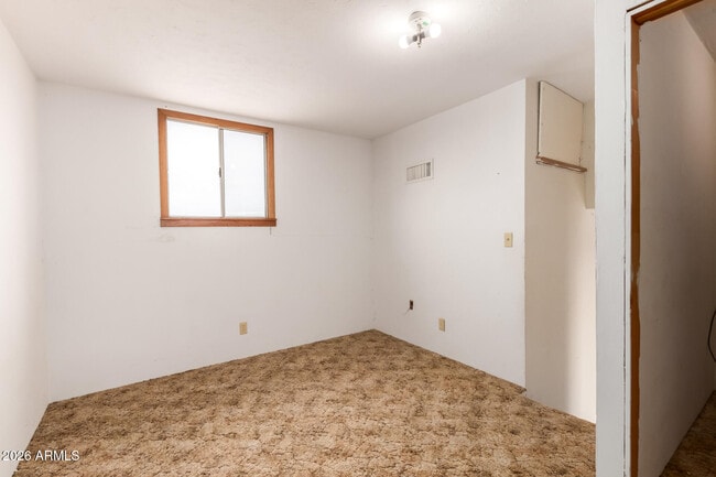 Building Photo - 1125 E 11th St