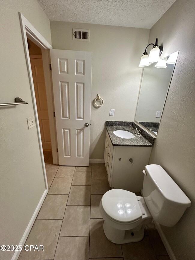 Building Photo - 3914 E 11th St