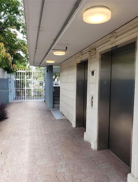 Building Photo - 2575 SW 27th Ave