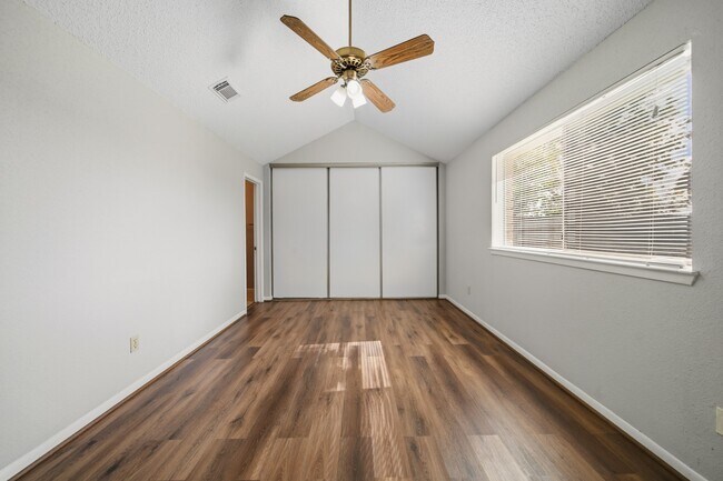 Building Photo - 2819 Kettle Run Dr
