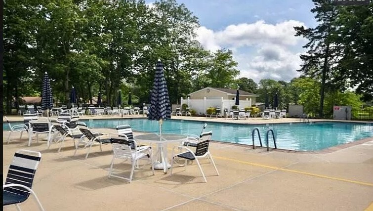 Pool - 865A Inverness Ct