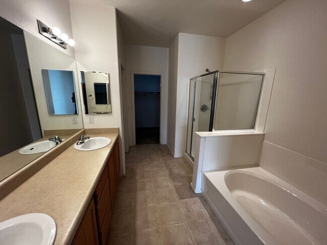 Building Photo - 12689 E Viento St