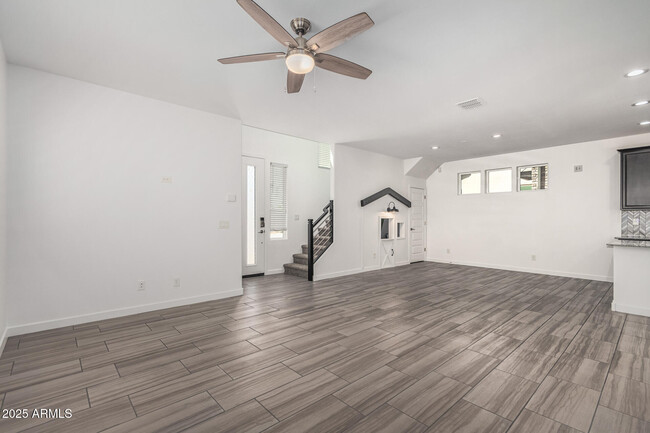 Building Photo - 7138 W Kent Dr