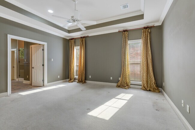 Building Photo - 106 Sandhurst Dr