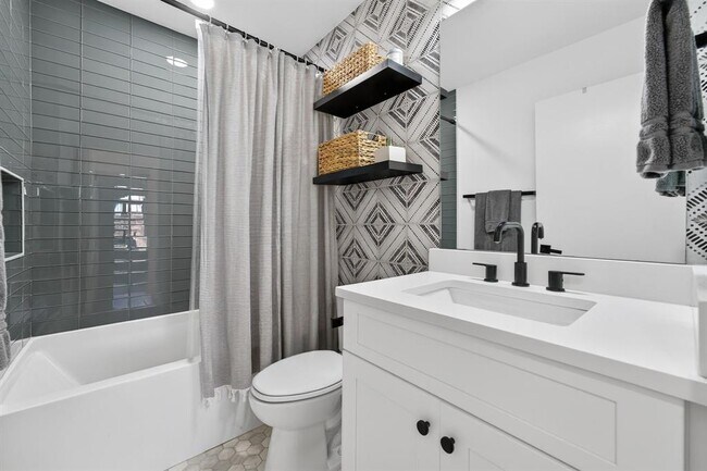 Building Photo - 504 W Croslin St