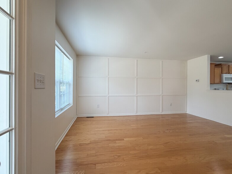 Building Photo - 900 Cadwell Ln