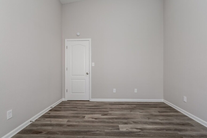 Building Photo - 106 Garden Walk