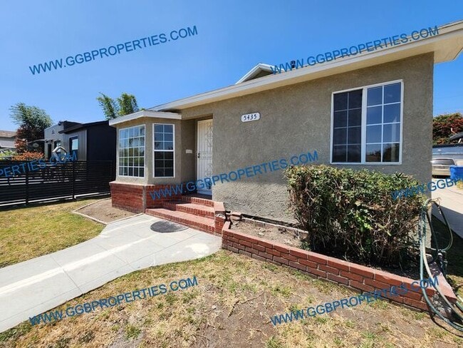 Primary Photo - **Move In Special** Charming 3 Bedroom / 2...