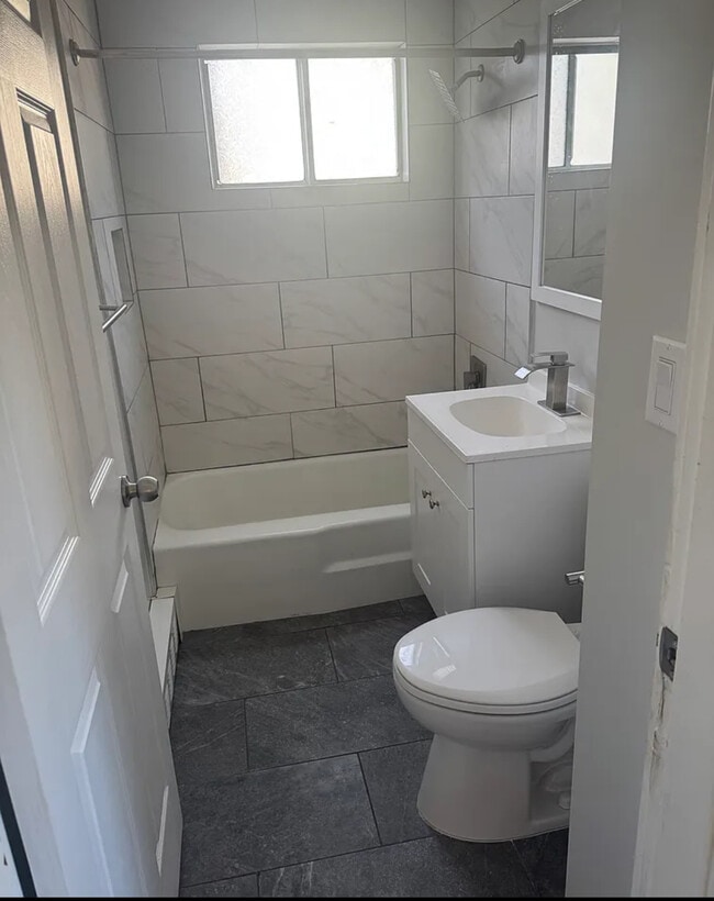 Building Photo - 19 Randall St