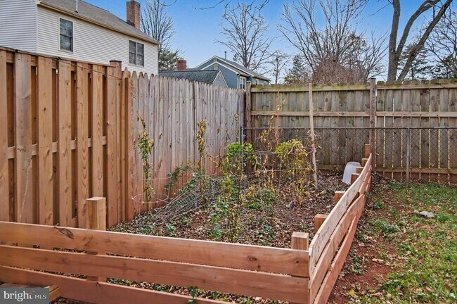 Building Photo - 312 E Gordon St