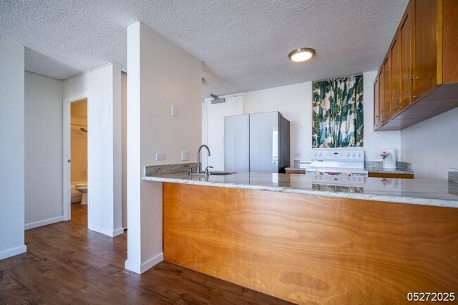 Building Photo - $2,350 / 1br - 552ft2 - Modern Comfort & Convenience 1BR/1BA/1PKG unit in Lele Pono Condo (Aiea)