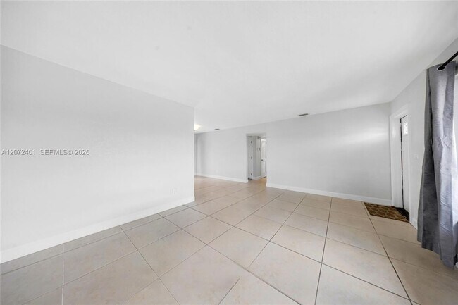 Building Photo - 8801 SW 17th St