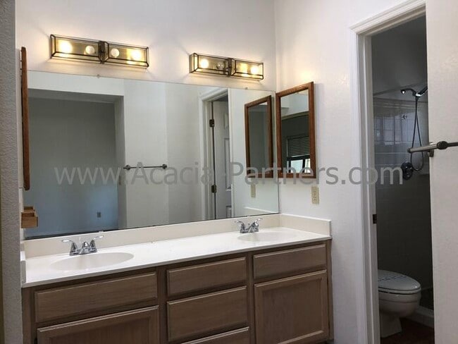 Building Photo - Three Bedroom/Two Bath Home