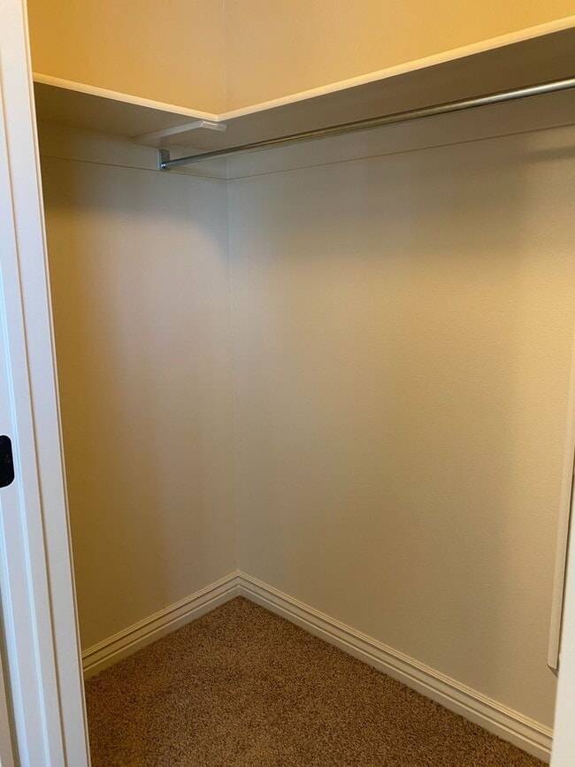 Building Photo - 2 bed 1.5 bath Lincoln Park Townhome!
