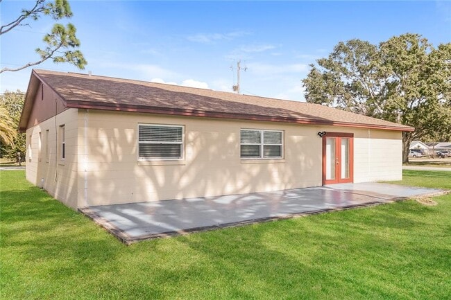 Building Photo - 301 Farmbrook Rd
