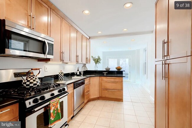 Building Photo - 1026 Riverside Ave