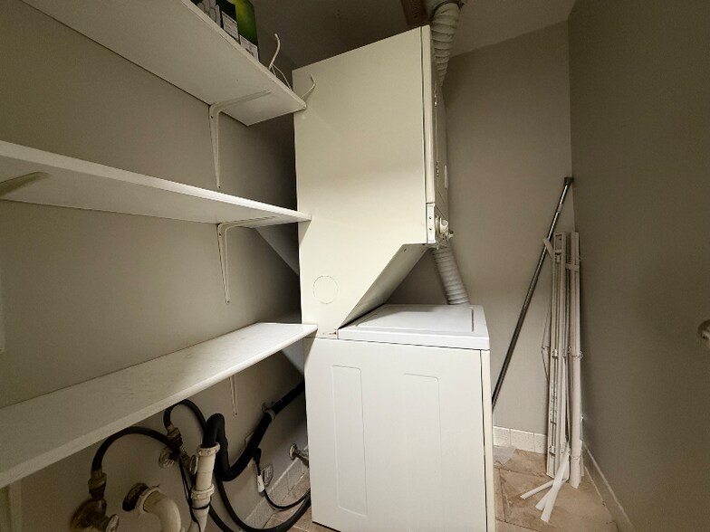 Building Photo - 154 E Bailey Rd