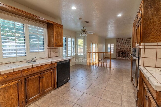 Building Photo - 9566 Scarboro Pl