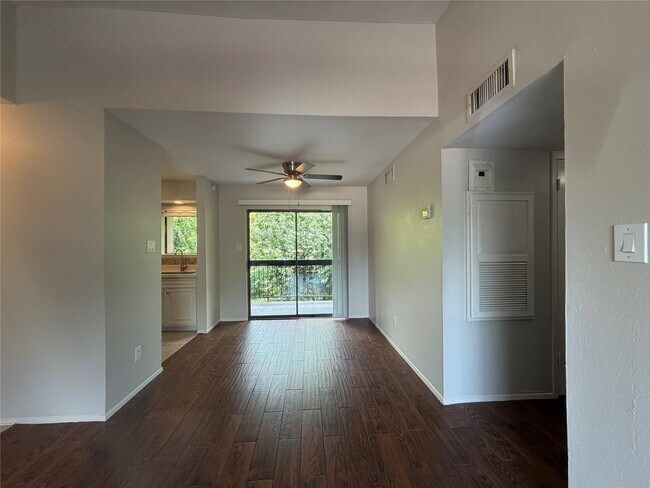 Building Photo - 3300 Pebblebrook Dr