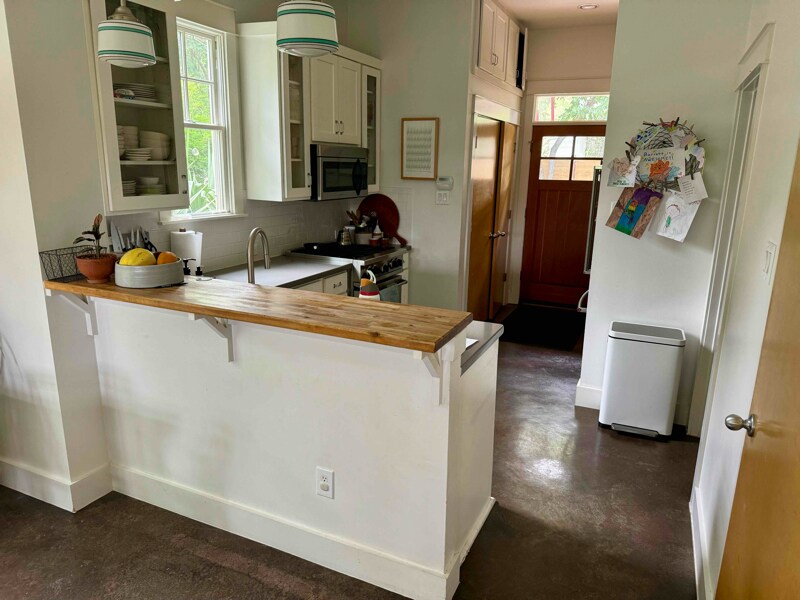 Building Photo - 2014 E 11th St