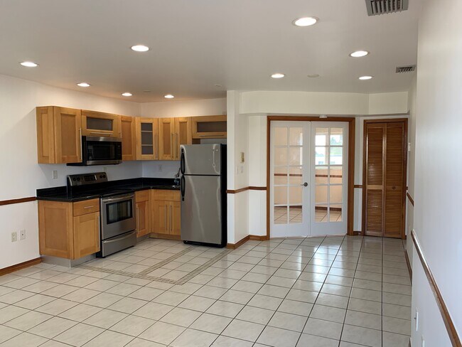 Building Photo - 660 85th St