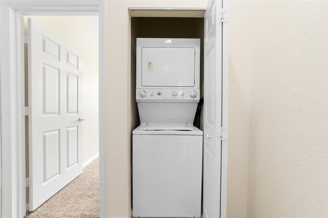 Building Photo - 463 School House Rd