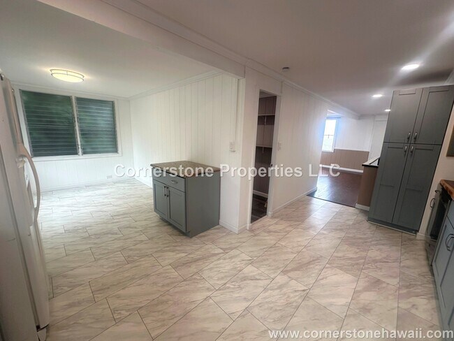 Building Photo - 805 Alewa Dr