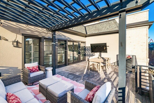 Building Photo - 100 Normandy Ave