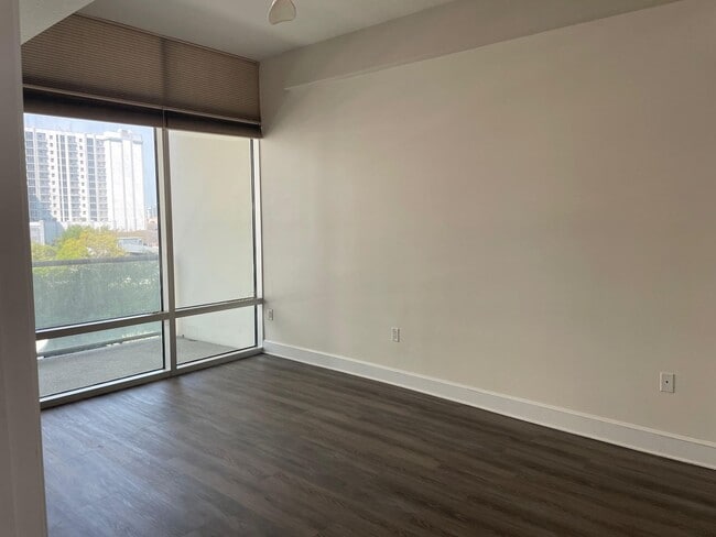 Building Photo - Beautiful Downtown Condo