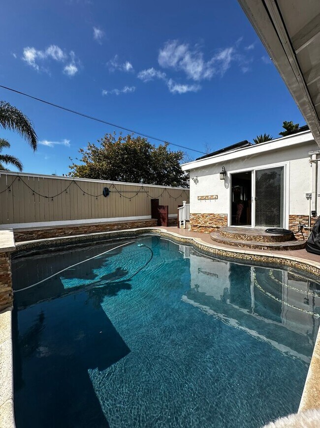 Building Photo - Gorgeous 3-Bedroom 2 bath Home with Pool A...