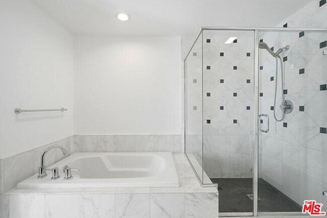 Building Photo - 4424 Whitsett Ave