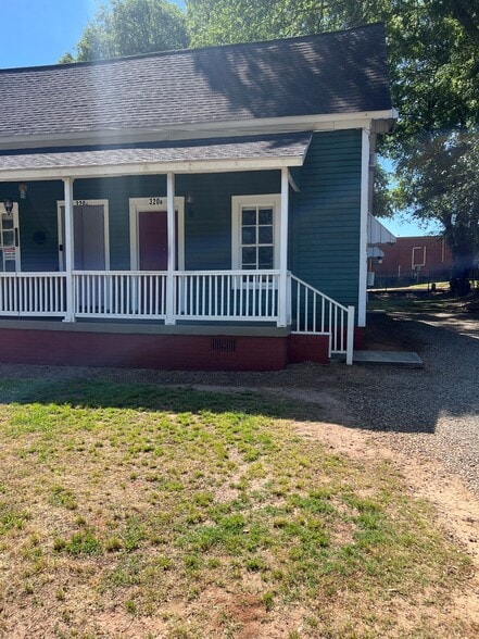 Building Photo - 320 Knight St