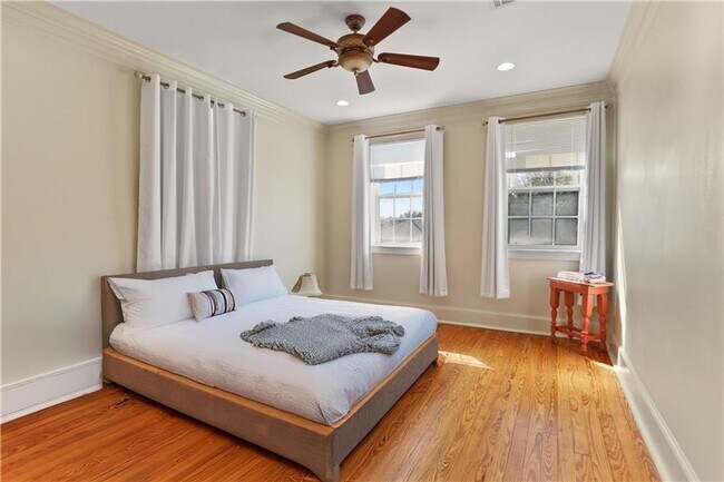 Building Photo - 6050 Laurel St