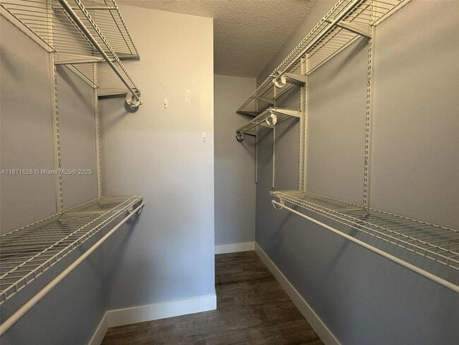 Building Photo - 1315 Royal Palm Dr