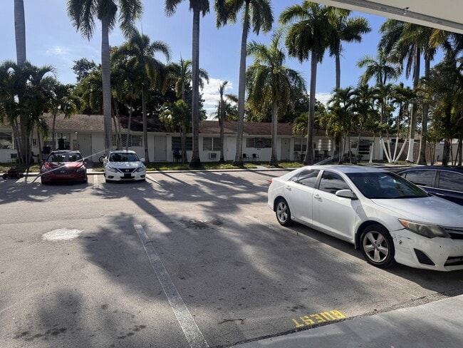 Building Photo - 4140 SW 24th Ct