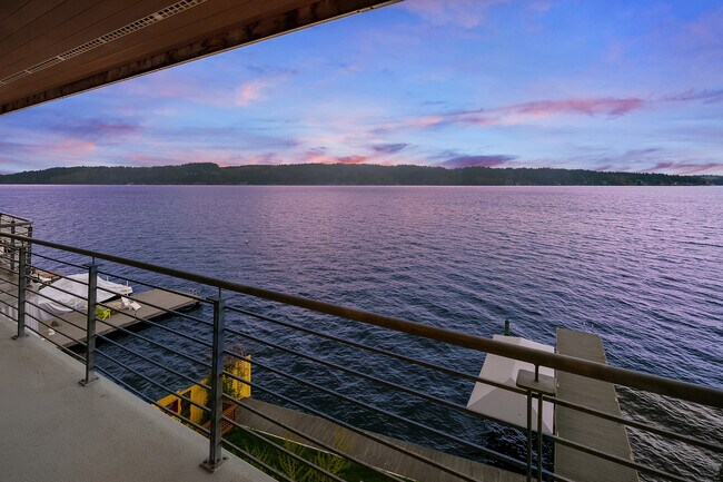 Building Photo - 10514 Riviera Pl NE