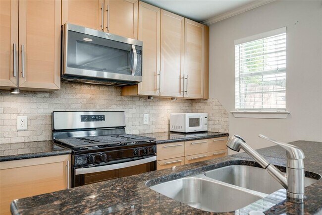 Building Photo - 2101 Polaris Ave