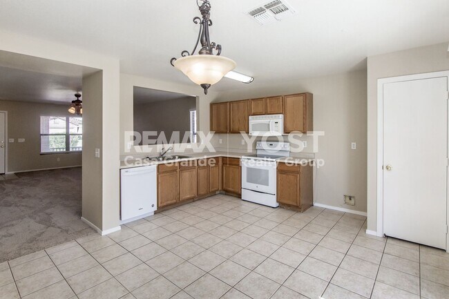 Building Photo - Splash Into Easy Living!